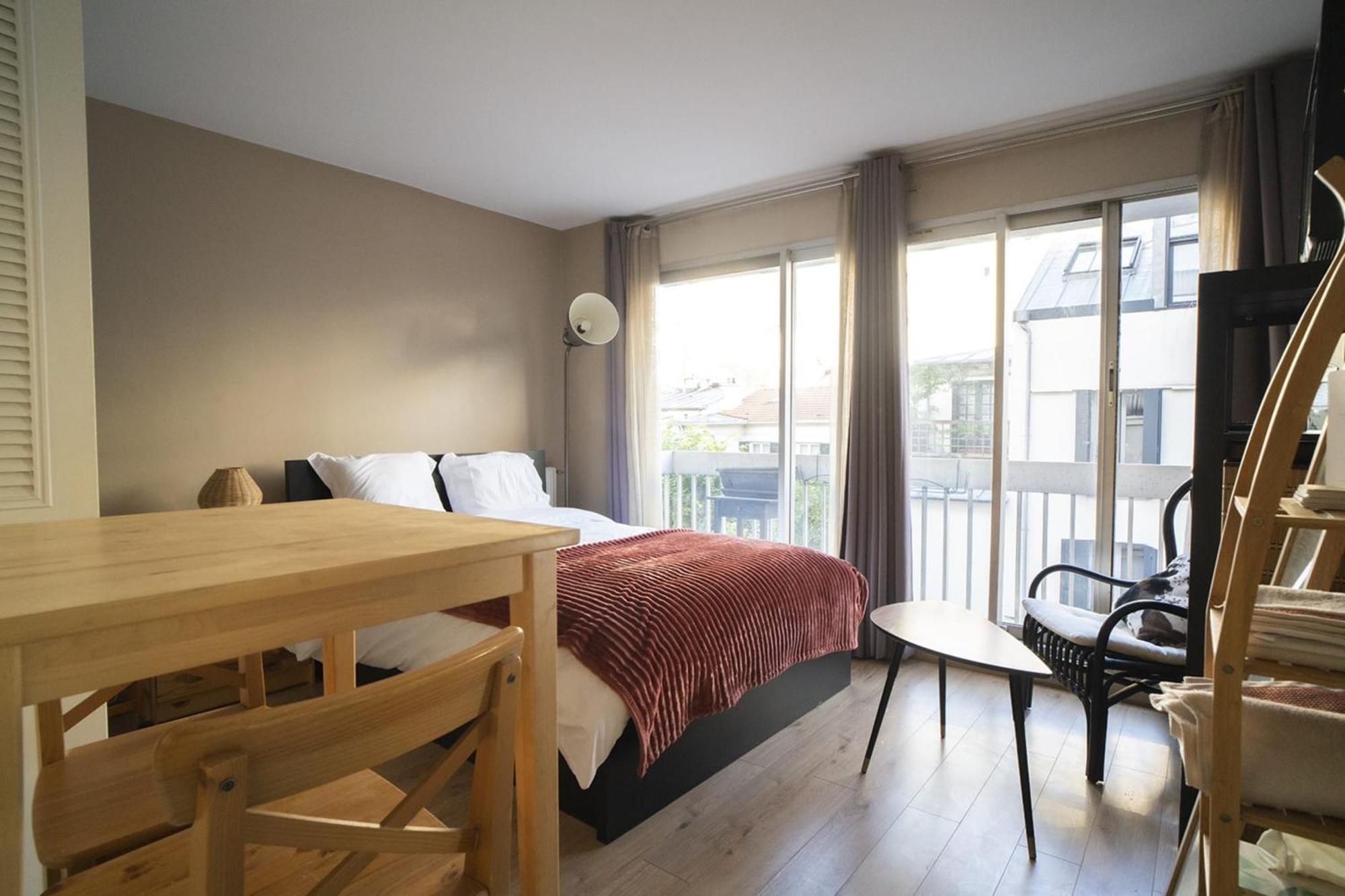 Glamour With Balcony In 14th * Parijs