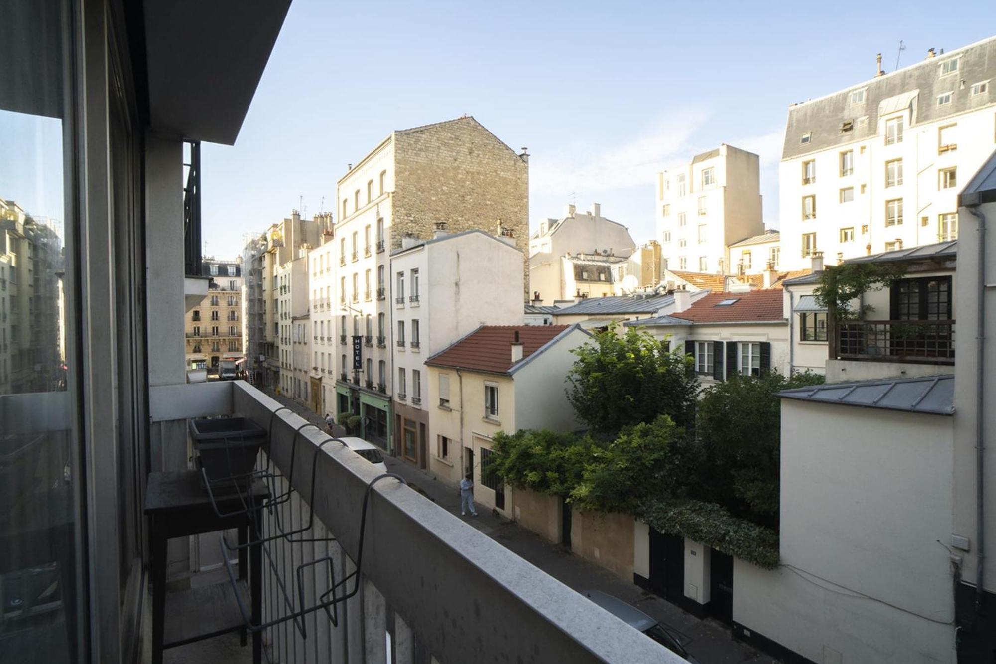 Glamour With Balcony In 14th